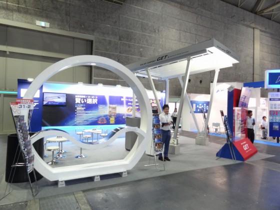ソーラー搭載専用カーポート　勾配は南側に向けて約10度取ります。